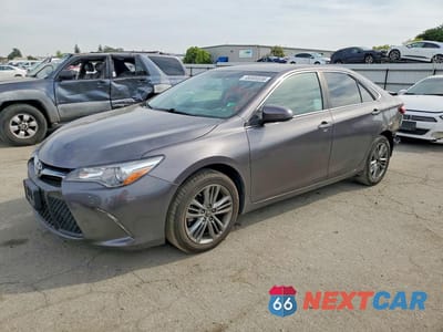 2015 TOYOTA CAMRY SE 4T1BF1FK5FU059631 - główne zdjęcie licytacji z USA - miniatura