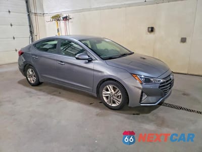 Czwarte zdjęcie samochodu z boku: 2019 HYUNDAI ELANTRA SEL VIN:5NPD84LF8KH462040 - miniatura