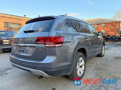 Czwarte zdjęcie samochodu z boku: 2019 VOLKSWAGEN ATLAS SE VIN:1V2UR2CA1KC558379 - miniatura