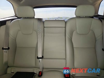 Zdjęcie 10 z 13 samochodu: 2021 VOLVO XC60 T5 MOMENTUM VIN:YV4102DK2M1863245 - miniatura