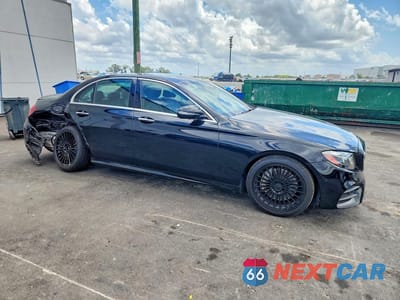 Czwarte zdjęcie samochodu z boku: 2019 MERCEDES-BENZ E 300 VIN:WDDZF4JB3KA543231 - miniatura