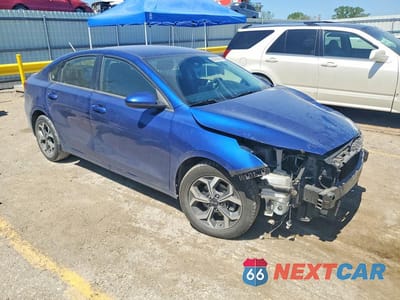 Czwarte zdjęcie samochodu z boku: 2020 KIA FORTE LXS VIN:3KPF24AD0LE177737 - miniatura