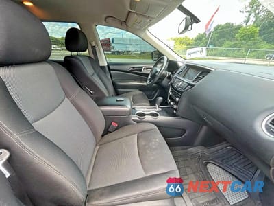Piąte zdjęcie samochodu w środku: 2018 NISSAN PATHFINDER SV VIN:5N1DR2MN9JC645704 - miniatura