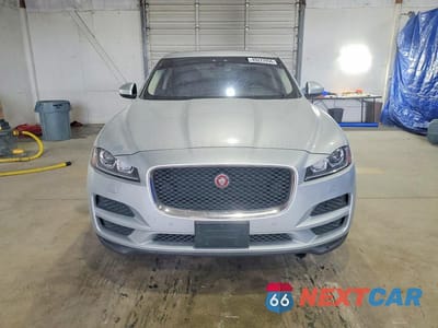 Piąte zdjęcie samochodu w środku: 2017 JAGUAR F-PACE PREMIUM VIN:SADCJ2BV4HA898000 - miniatura