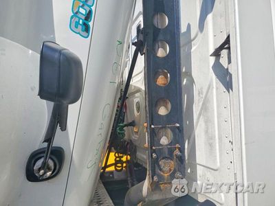 Zdjęcie 6 z 10 samochodu: 2012 FREIGHTLINER CASCADIA 1 - SEMI TRUCK VIN:1FUJGLDR7CSBE2517 - miniatura