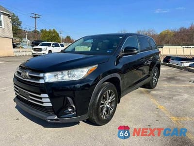 2019 TOYOTA HIGHLANDER LE 5TDBZRFH5KS956963 - główne zdjęcie licytacji z USA - miniatura
