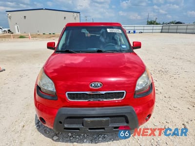 Piąte zdjęcie samochodu w środku: 2011 KIA SOUL + VIN:KNDJT2A2XB7334571 - miniatura