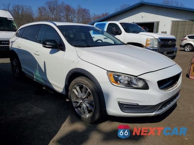 Czwarte zdjęcie samochodu z boku: 2015 VOLVO V60 CROSS COUNTRY PREMIER VIN:YV4612HK1F1000646 - miniatura