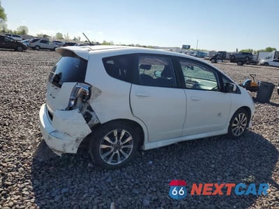Trzecie zdjęcie samochodu z tyłu: 2013 HONDA FIT SPORT VIN:JHMGE8H56DC046465 - miniatura