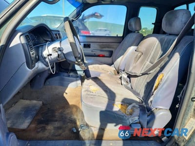 Zdjęcie 7 z 11 samochodu: 2000 TOYOTA TACOMA PRERUNNER VIN:4TASM92N3YZ649112 - miniatura