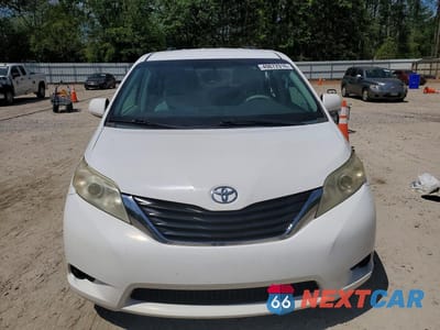 Piąte zdjęcie samochodu w środku: 2011 TOYOTA SIENNA VIN:5TDKK3DC9BS155235 - miniatura