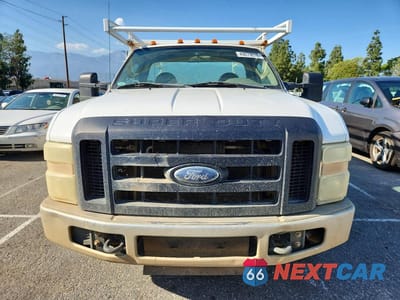 Piąte zdjęcie samochodu w środku: 2008 FORD F350 SUPER DUTY UTILITY / SERVICE TRUCK VIN:1FDWF36518EA18952 - miniatura