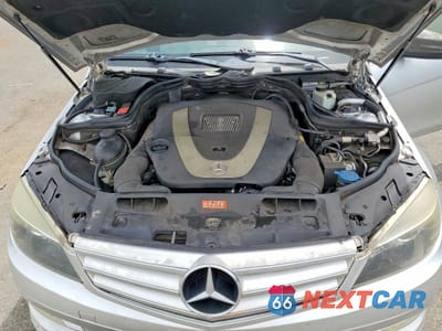 Zdjęcie 11 z 12 samochodu: 2011 MERCEDES-BENZ C 300 VIN:WDDGF5EB8BR154223 - miniatura