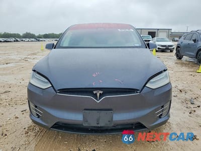 Piąte zdjęcie samochodu w środku: 2020 TESLA MODEL X VIN:5YJXCBE23LF228690 - miniatura