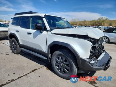 Czwarte zdjęcie samochodu z boku: 2025 TOYOTA LAND CRUISER BASE VIN:JTEABFAJ2SK024165 - miniatura