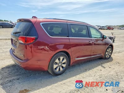 Trzecie zdjęcie samochodu z tyłu: 2018 CHRYSLER PACIFICA HYBRID LIMITED VIN:2C4RC1N79JR115892 - miniatura