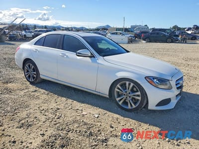 Czwarte zdjęcie samochodu z boku: 2018 MERCEDES-BENZ C 300 VIN:55SWF4JBXJU236561 - miniatura