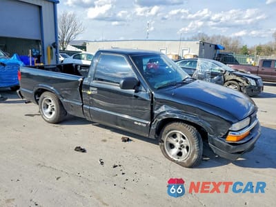 Czwarte zdjęcie samochodu z boku: 1999 CHEVROLET S TRUCK S10 VIN:1GCCS14X7XK228127 - miniatura