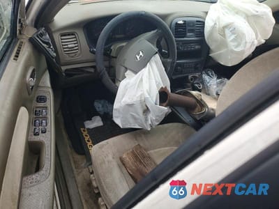 Zdjęcie 8 z 12 samochodu: 2004 HYUNDAI SONATA GL VIN:KMHWF25S04A980887 - miniatura