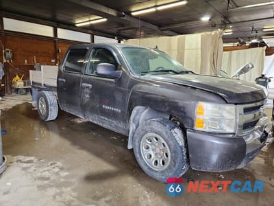 Czwarte zdjęcie samochodu z boku: 2010 CHEVROLET SILVERADO K1500 LS VIN:3GCRKREAXAG276996 - miniatura