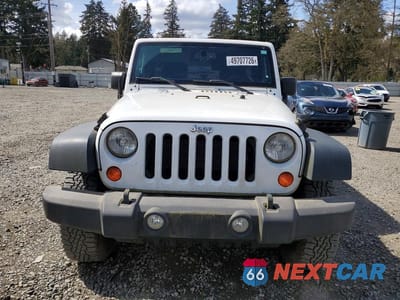 Piąte zdjęcie samochodu w środku: 2013 JEEP WRANGLER UNLIMITED SPORT VIN:1C4HJWDG4DL553961 - miniatura