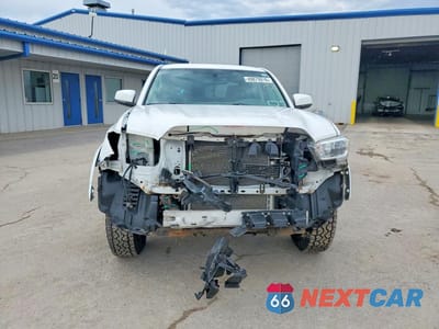 Piąte zdjęcie samochodu w środku: 2017 TOYOTA TACOMA SR5 V6 VIN:3TMCZ5AN6HM120873 - miniatura