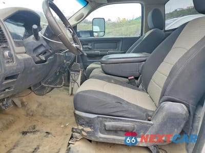 Zdjęcie 7 z 13 samochodu: 2011 DODGE RAM CHASSIS CAB TRUCK CAB AND CHASSIS VIN:3D6WA7ELXBG575590 - miniatura