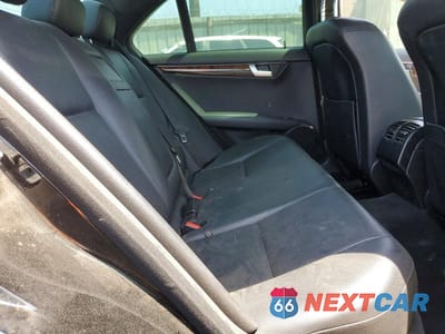 Zdjęcie 10 z 13 samochodu: 2014 MERCEDES-BENZ C 250 VIN:WDDGF4HB3EG249441 - miniatura