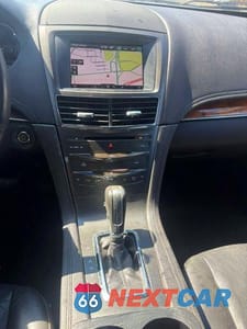 Zdjęcie 10 z 13 samochodu: 2013 LINCOLN MKT VIN:2LMHJ5NKXDBL53079 - miniatura