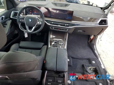 Zdjęcie 8 z 14 samochodu: 2025 BMW X5 XDRIVE50E VIN:5UX43EU02S9Z41429 - miniatura