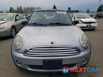 Piąte zdjęcie samochodu w środku: 2010 MINI COOPER VIN:WMWMF3C51ATZ62569 - miniatura