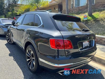Trzecie zdjęcie samochodu z tyłu: 2017 BENTLEY BENTAYGA VIN:SJAAC2ZV6HC015264 - miniatura