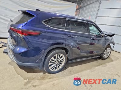 Trzecie zdjęcie samochodu z tyłu: 2025 TOYOTA HIGHLANDER HYBRID PLATINUM VIN:5TDEBRCH7SS686608 - miniatura