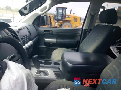 Zdjęcie 8 z 12 samochodu: 2012 TOYOTA TUNDRA CREWMAX SR5 VIN:5TFDY5F13CX253882 - miniatura