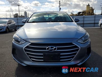 Piąte zdjęcie samochodu w środku: 2017 HYUNDAI ELANTRA SE VIN:5NPD74LF7HH185845 - miniatura