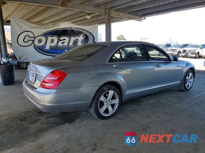 Trzecie zdjęcie samochodu z tyłu: 2012 MERCEDES-BENZ S 550 VIN:WDDNG7DB7CA436127 - miniatura
