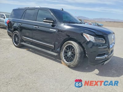 Czwarte zdjęcie samochodu z boku: 2018 LINCOLN NAVIGATOR RESERVE VIN:5LMJJ2LT9JEL01687 - miniatura
