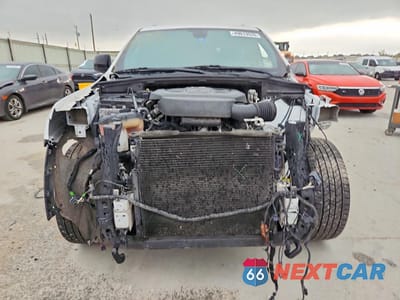 Piąte zdjęcie samochodu w środku: 2019 JEEP GRAND CHEROKEE LAREDO VIN:1C4RJEAG9KC543328 - miniatura