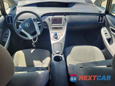 Zdjęcie 8 z 12 samochodu: 2015 TOYOTA PRIUS TWO VIN:JTDKN3DU6F1911347 - miniatura