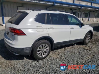 Trzecie zdjęcie samochodu z tyłu: 2019 VOLKSWAGEN TIGUAN SE VIN:3VV2B7AX5KM040762 - miniatura