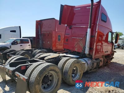 Czwarte zdjęcie samochodu z boku: 2016 VOLVO VN VNL VIN:4V4NC9EH0GN947993 - miniatura