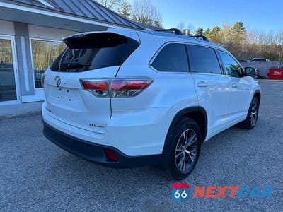 Czwarte zdjęcie samochodu z boku: 2016 TOYOTA HIGHLANDER XLE VIN:5TDJKRFH9GS322708 - miniatura