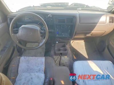 Zdjęcie 8 z 13 samochodu: 1998 TOYOTA TACOMA XTRACAB VIN:4TAVL52N9WZ087755 - miniatura