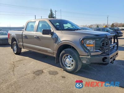 Czwarte zdjęcie samochodu z boku: 2023 FORD F150 SUPERCREW VIN:1FTFW1ED2PFA33180 - miniatura