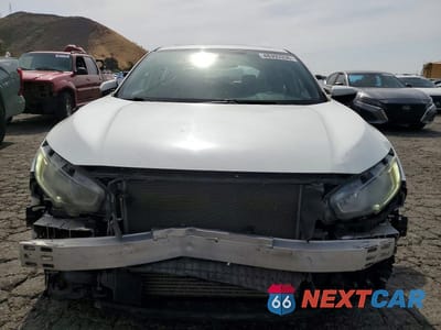 Piąte zdjęcie samochodu w środku: 2018 HONDA CIVIC EX VIN:SHHFK7H5XJU430195 - miniatura