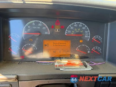 Zdjęcie 8 z 14 samochodu: 2016 VOLVO VN VNL VIN:4V4NC9EH2GN947686 - miniatura