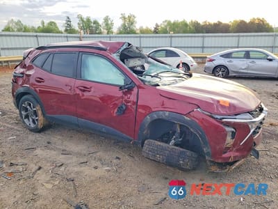 Czwarte zdjęcie samochodu z boku: 2025 CHEVROLET TRAX 1LT VIN:KL77LHEP7SC148333 - miniatura