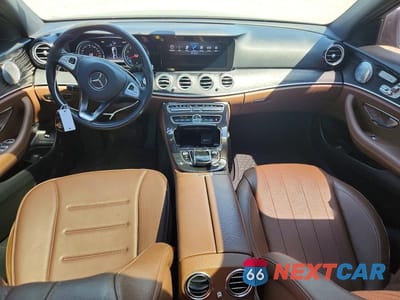 Zdjęcie 8 z 12 samochodu: 2017 MERCEDES-BENZ E 300 VIN:WDDZF4JB4HA238846 - miniatura
