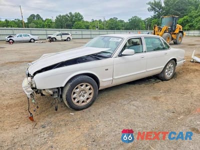 2001 JAGUAR XJ8 SAJDA14C61LF35041 - główne zdjęcie licytacji z USA - miniatura