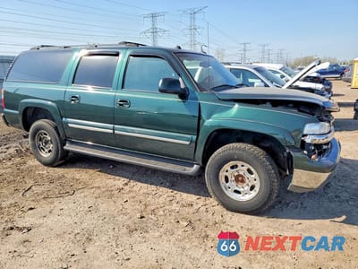 Czwarte zdjęcie samochodu z boku: 2004 CHEVROLET SUBURBAN K2500 VIN:3GNGK26U04G230578 - miniatura